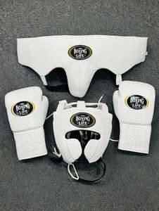 Set de Boxeo de Cuero Vacuno Genuino de Primera Calidad, Sin Boxeo No Hay Vida, Incluye Guantes de Sanda MMA, Protector de Cabeza y Protector Inguinal - Product Image 1