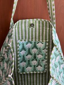 Grand sac fourre-tout réversible en coton matelassé, motif bohème à carreaux et rayures vertes, imprimé à la main, écologique et durable, pour les courses et la mode - Product Image 2