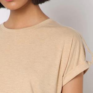 เสื้อยืดแขนสั้นคอโอเวอร์ไซส์สีเบจสำหรับผู้หญิง ทรงปกติ ผ้าเจอร์ซีย์ผสมคอตตอนและโพลีเอสเตอร์ สีพื้น สไตล์วินเทจ เป็นมิตรต่อสิ่งแวดล้อม - Product Image 4