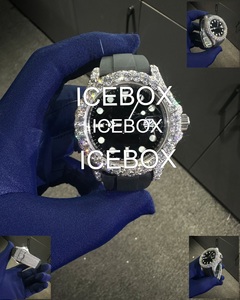 Atractivo Reloj de Pulsera para Hombre con Caja de Acero Inoxidable, Resistente al Agua 10 Bar, Esfera de Cristal, Totalmente Adornado con Diamantes Moissanite y Brazalete - Product Image 1