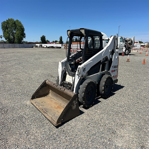 Cargadora Compacta S530 2015 con Cabina Cerrada, Máquina de Construcción de Alto Rendimiento - Product Image 1