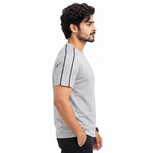 T-shirt pour homme fabriqué avec un matériau léger et respirant, tissu doux, coupe confortable, coutures solides et finitions durables - Product Image 4