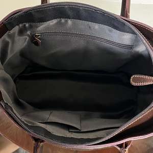 Vente en gros de sac fourre-tout en cuir à motif floral de grande capacité personnalisé outillé à la main sacs à main de haute qualité à la mode sac à bandoulière de luxe pour femmes - Product Image 6