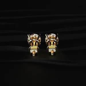 Boucles d'oreilles clous solitaires en or brillant avec halo caché et diamant rond de 1,12 carat pour soirée - Product Image 5