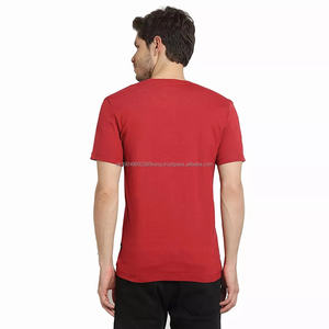 T-shirt classique rouge à col en V pour homme, fabriqué en tissu de coton doux, idéal pour un usage décontracté et l'impression personnalisée - Product Image 2