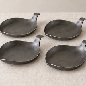 Juego de Posavasos de Hierro Forjado a Mano, Accesorio de Mesa de Metal Hecho a Mano con Diseño de Borde Tallado - Product Image 1