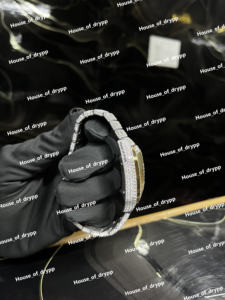 Montre automatique à cadran carré bicolore sertie de diamants, en acier inoxydable avec lunette et bracelet en diamants de laboratoire VVS, design de luxe - Product Image 3