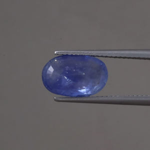 Saphir bleu naturel de qualité supérieure en vrac, 5,27 carats, taille ovale 12x8MM, poli à la main, certifié IGI - Product Image 3