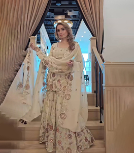 ชุดเดรสผ้าไหมจอร์เจียต์ปักลายดีไซน์เนอร์สำเร็จรูปสำหรับเทศกาลดีวาลี ชุดอินเดียแบบ 3 ชิ้น ทรงเข้ารูป ความยาวปานกลาง เหมาะสำหรับงานแต่งงานในฤดูหนาวและงานปาร์ตี้ - Product Image 1