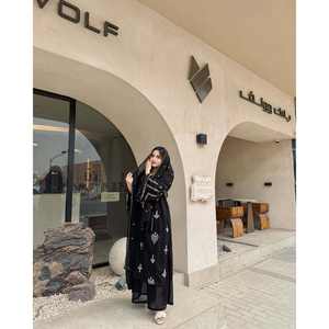 Ensemble de vêtements de fête pour femmes de créateur Plazzo et Dupatta pour des occasions élégantes - Product Image 1