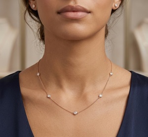 Collier ras-du-cou de luxe à cinq pierres serties clos, chaîne ajustable, bijou délicat en or massif 14K/18K avec diamant de laboratoire, idéal comme cadeau - Product Image 4