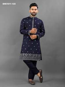 Colección de Última Moda en Ropa Casual: Kurta de Seda Romana con Bordado - Colección de Pantalones Polo. Proveedor y Exportador Mundial de Ropa Étnica - Product Image 2