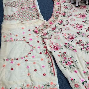 Conjunto de Lehenga Choli de georgette sintética de diseñador con bordados, lentejuelas y trabajo de corte es un conjunto étnico impresionante diseñado para bodas. - Product Image 6