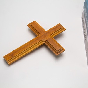 Croix religieuse antique en bois poli, faite à la main, à suspendre au mur pour la maison, l'église et la prière - Product Image 3