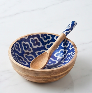 Tazón de madera con interior esmaltado floral azul y cuchara a juego, juego de servir ensaladas de madera de acacia para uso doméstico - Product Image 1