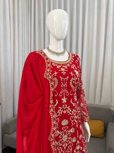 Ensemble Sharara Rouge Lourdement Brodé avec Dupatta et Dentelle Florale – Tenue de Mariage et de Fête pour Femme - Product Image 3