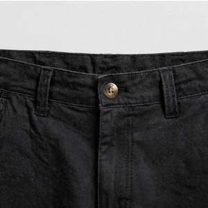 Shorts cargo noirs pour hommes en coton uni respirant, taille mi-haute, avec fermeture boutonnée, style décontracté, type Bermuda - Product Image 3
