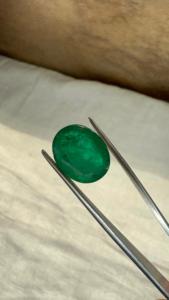 Émeraude naturelle zambienne de 5,35 carats, taille ovale, pierre précieuse non montée |   Pierre précieuse verte de qualité supérieure pour la fabrication de bijoux fins et la vente en gros - Product Image 3