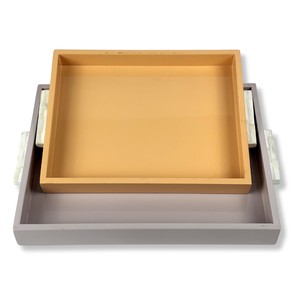 ถาดเสิร์ฟไม้เคลือบเงา MDF ทรงสี่เหลี่ยมผืนผ้าพร้อมที่จับเคลือบด้านสำหรับเป็นของขวัญ - Product Image 1