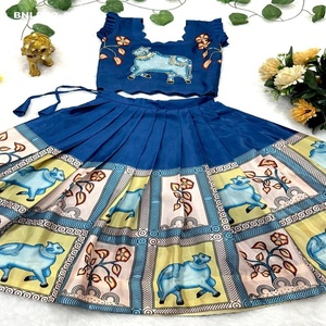 Ensemble de Lehenga et Blouse pour Enfants en Chinon de Qualité Supérieure avec Motif Imprimé et Broderie Magham – Fournisseur Grossiste Indien - Product Image 1