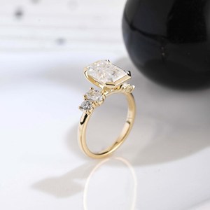 แหวนเพชรทรงเอเมอรัลด์คุณภาพสูง 2.00 กะรัต ดีไซน์ทันสมัย ทองคำแท้ 14K พร้อมเพชรเพาะเลี้ยงในห้องปฏิบัติการ ของขวัญสำหรับวันครบรอบแต่งงานหรืองานเลี้ยงสำหรับแฟนสาว - Product Image 2