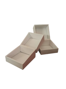 Boîte rigide en papier kraft blanc élégante à prix d'usine pour bijoux, avec fermeture magnétique, pour bagues, colliers, bracelets, gaufrage et revêtement UV - Product Image 1