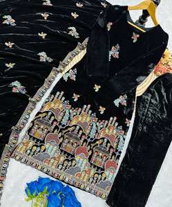 Traje exclusivo de diseñador en tela georgette, top y pantalón con dupatta con bordado de lentejuelas y trabajo de corte. - Product Image 1