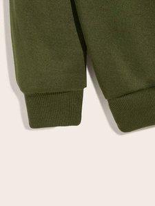 Sudadera con Capucha Personalizada en Color Verde Oliva, Manga Raglán, Estilo Oversize, Diseño con Paneles en Contraste, Unisex, Marca Privada - Product Image 3