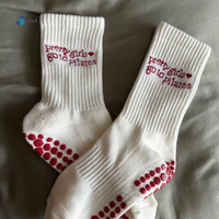 Chaussettes de Pilates pour femmes JZVINA, broderie avec lettres imprimées, antidérapantes, grip hexagonal en silicone, chaussettes de yoga douces pour l'entraînement, logo personnalisé