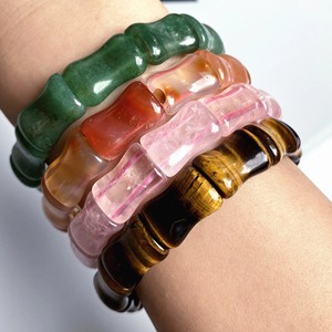 Pulseras de Resina para Vendedores Online, Pulseras de Resina de Calidad para Comercio Electrónico, Pulseras de Resina con Acabado Liso, Precio de Fábrica al por Mayor - Product Image 2