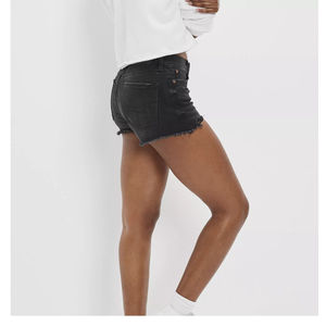 Shorts en jean noir personnalisables pour femme – Taille mi-haute, coupe droite, décontracté, respirant, bords lavés, poches – Vente en gros - Product Image 3