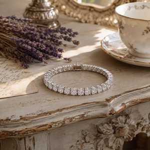 Bracelet tennis en diamants Moissanite VVS Iced Out, fermoirs classiques et sécurisés, bracelet moderne et tendance pour femme. - Product Image 2