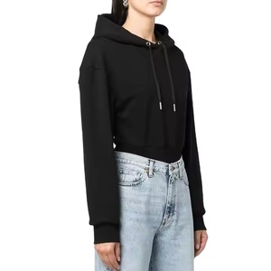 เสื้อครอปมีฮู้ดคอตตอน2025สีดำล้วนของผู้หญิงเสื้อครอปไม่มีฮู้ดคอตตอนไม่มีซิปปกสำหรับฤดูหนาวขายส่ง OEM 300-400กรัม - Product Image 2