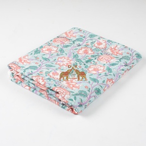 Nueva Colección de Tela Floral de Algodón con Estampado a Mano para Vestidos y Artículos de Decoración para el Hogar - Product Image 3