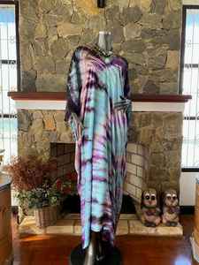 Vestido Kaftan Shibori Tie Dye Turquesa Tropical, Arte Vestible, Talla Única, Ajuste Holgado y Cómodo, Atuendo de Verano para Mujer - Product Image 2