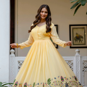 Ensemble de robe Anarkali en georgette brodée de 4 mètres avec dupatta en perles - Product Image 1