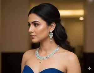 Conjunto de collar de latón de la mejor calidad con acabado en tono plateado para bodas y ocasiones formales disponible para la venta. - Product Image 4