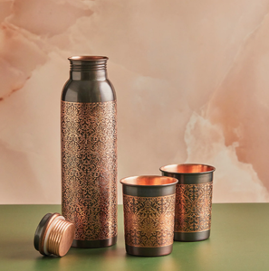 Juego de Regalo de Hidratación de Cobre Sólido con Acabado Antiguo Tradicional y Diseño de Mandala, con Frasco y Vasos, para el Hogar y la Oficina - Product Image 3