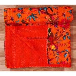 Couverture longue en coton réversible, entièrement faite à la main, style Kantha vintage, écologique, imprimée de motifs floraux, pour la maison - Product Image 5