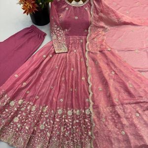 Elegante conjunto de vestido de diseñador para mujer, confeccionado con tela de seda premium, con hermosos bordados y detalles completos. - Product Image 5