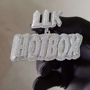 Collar con colgante de letras grandes estilo Hotbox, con incrustaciones de circonitas, tipo placa con nombre, letras 3D de doble capa con efecto burbuja, dije de moissanita personalizado - Product Image 2