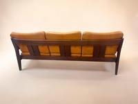 Canapé 3 places en cuir écologique de style danois, avec structure en bois massif, mobilier moderne pour salon.