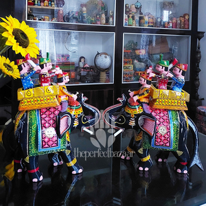 Paire d'éléphants en bois Art Déco faits à la main de qualité supérieure (6 po) – Ensemble de figurines animales peintes et colorées, sculpture décorative polie pour la maison - Product Image 3