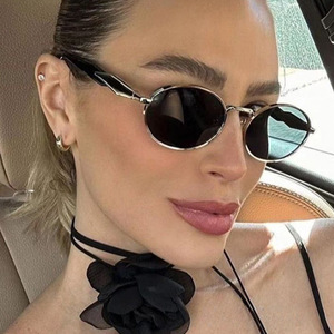 Gafas de sol retro con montura metálica y resistentes a los rayos UV para mujeres y hombres, gafas de sol de viaje a la playa modernas y lujosas - Product Image 3