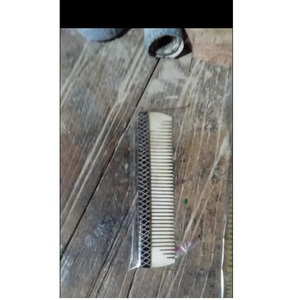 Peigne en corne fait main, antistatique, en corne naturelle fine, avec poignée lisse, professionnel - Product Image 1