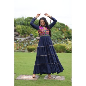 Navratri Special Kutchi Gamthi Robe de soirée brodée avec miroir - Product Image 2