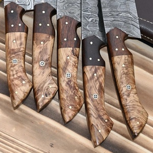 Ensemble de 5 couteaux de cuisine Damas faits à la main avec manche en bois et étui en cuir, couteaux de survie pliants utilitaires en gros - Product Image 3