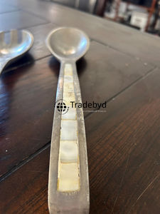 Cuillère de luxe en nacre incrustée, artisanale, pour la table, par Tradebyd - Product Image 2