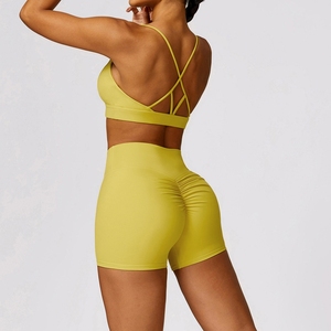 Ensemble deux pièces pour femme, haut court à manches courtes et short de sport élastique, tenue de sport pour la course à pied et la remise en forme - Product Image 1