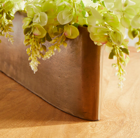 Vase à plantes allongé en aluminium doré antique fait main, bac rectangulaire avec fleurs en laiton brossé à des fins décoratives